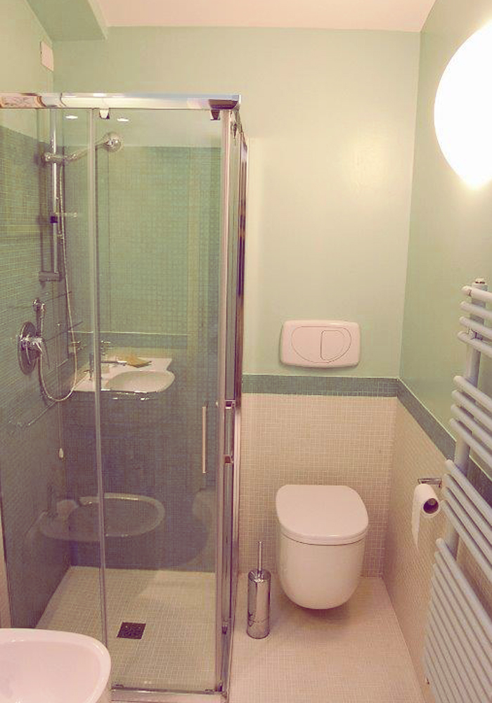 moderno bagno con doccia