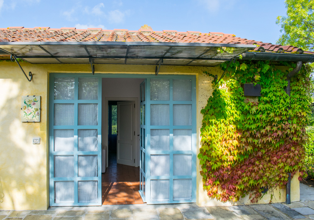 ingresso appartamento da giardino esterno